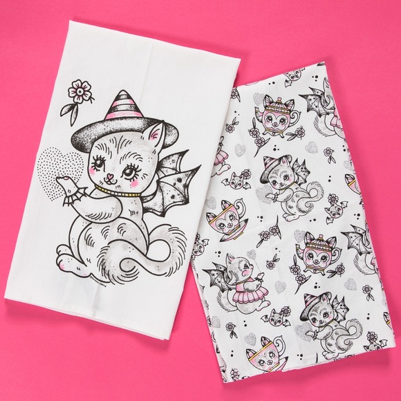 Sourpuss Batty Witch Winged Cat Teapot Hearts Bats Teacups Kitchen Towel 2pc Set - Picture 3 of 5